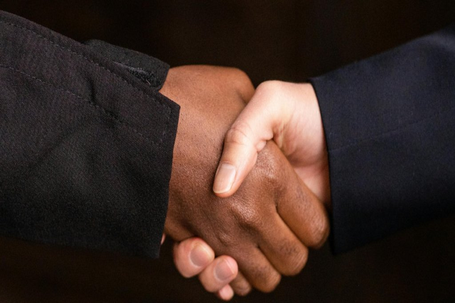 Handshake-foreign-investment-resized